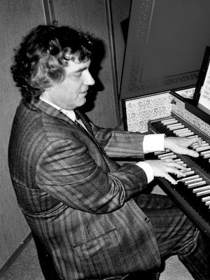 Thierry, professeur de Orgue			, Piano à Strasbourg