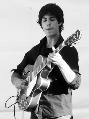 Oscar, professeur de Guitare			 à Metz
