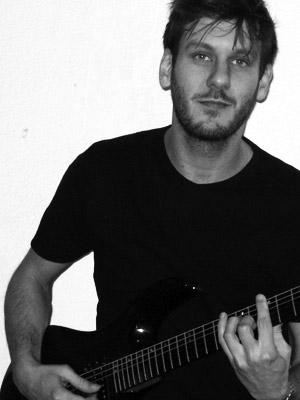 Simon, professeur de Eveil Musical			, Guitare à Strasbourg